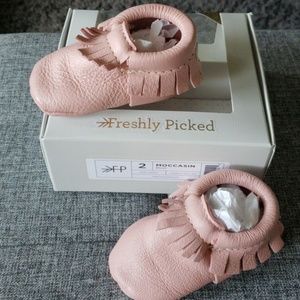 Like new Freshly Picked moccasins